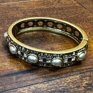 Heidi Daus pearl and rhinestone hinged bangle bracelet on bronze tone hardware